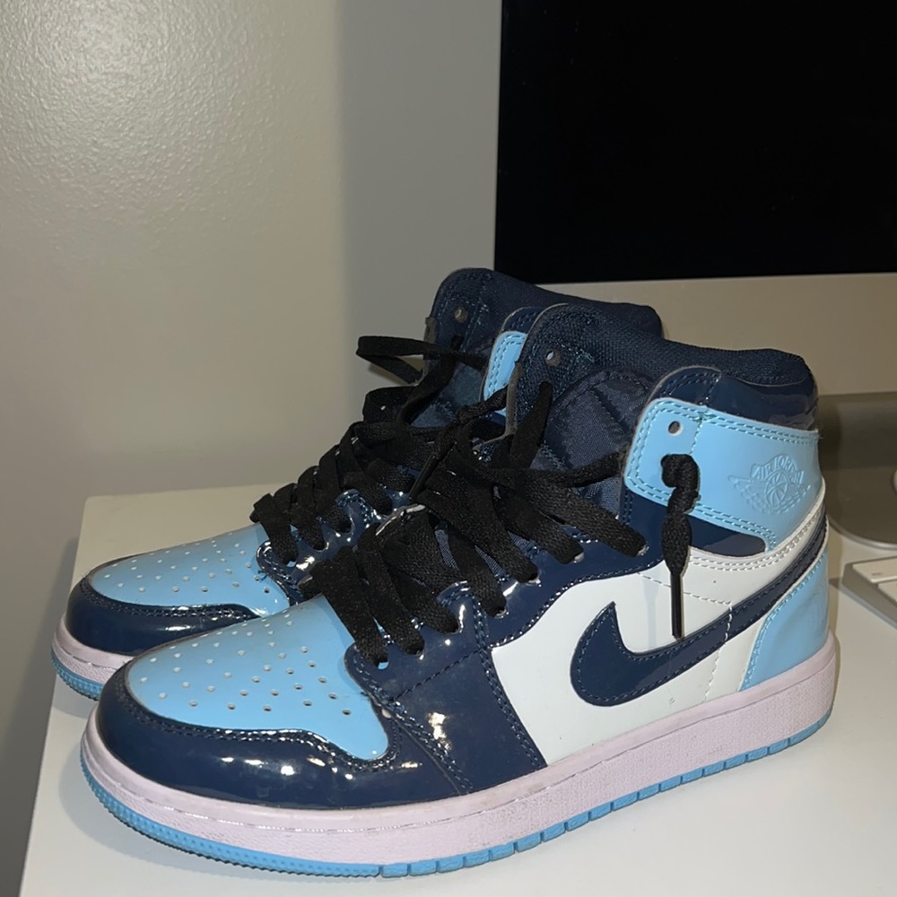 Nike SIZE 8 womens